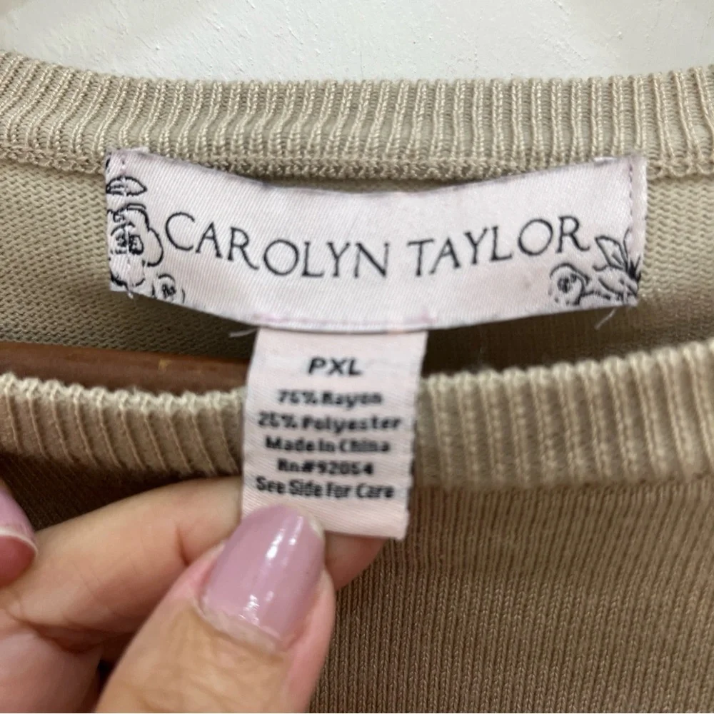 Carolyn Taylor Beige Long Sleeve Pull Over Sweater size P/XL‎ Mock Neck Pearls